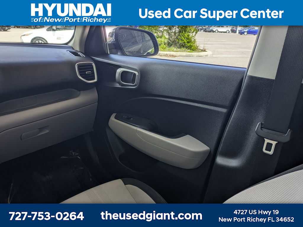 Used 2020 Hyundai Venue SEL image 17