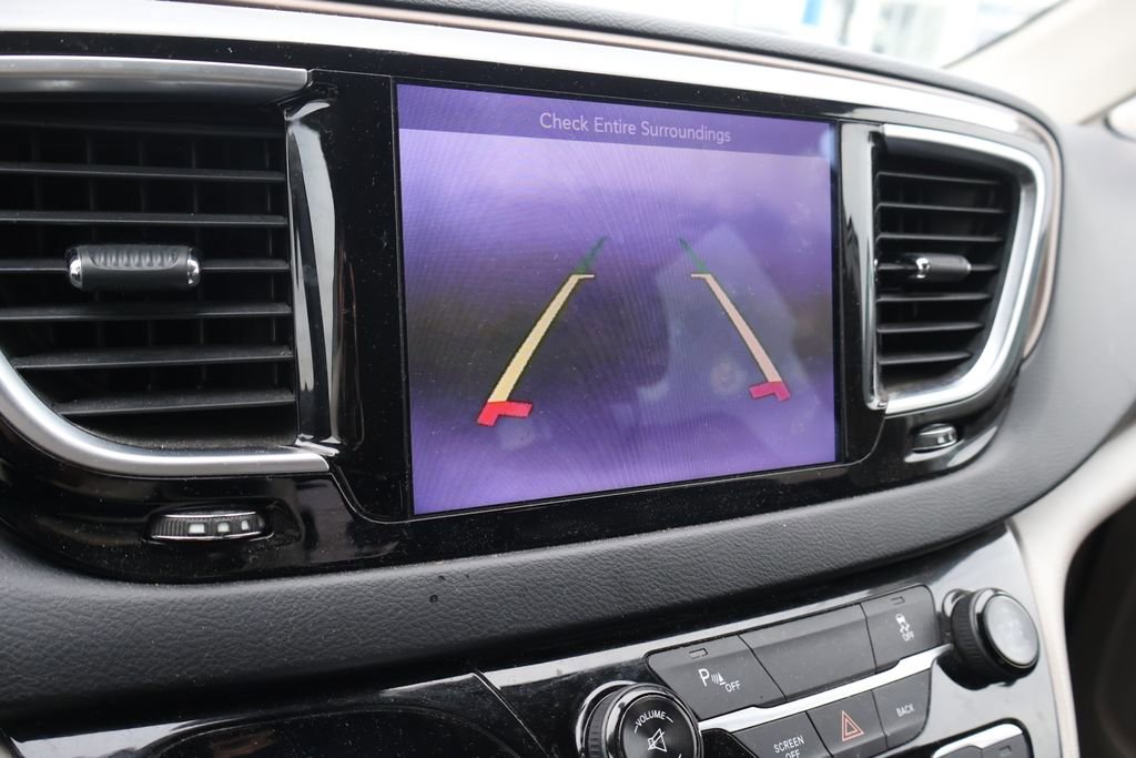 Used 2017 Chrysler Pacifica Touring-L Plus w/ Tire & Wheel Group image 23