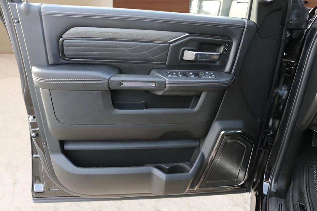 Used 2025 RAM 3500 Limited image 12