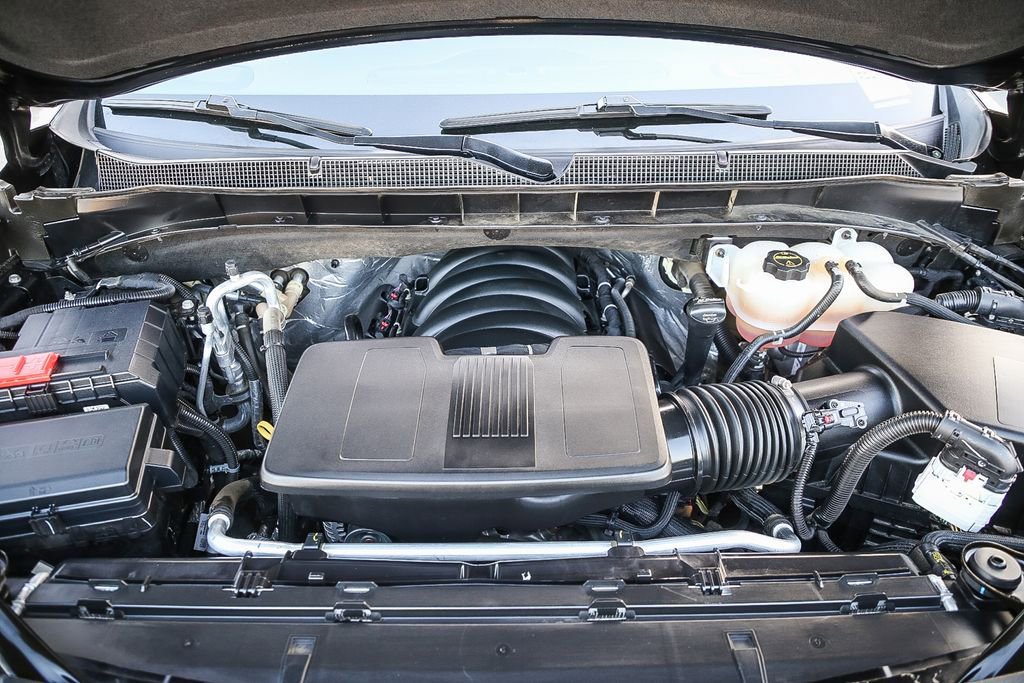 Used 2024 Chevrolet Suburban LS image 32