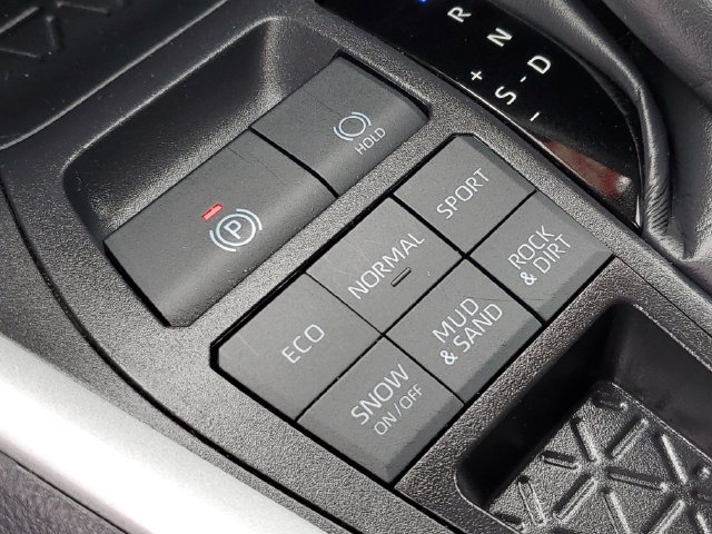 Used 2025 Toyota RAV4 XLE AWD/4WD image 21