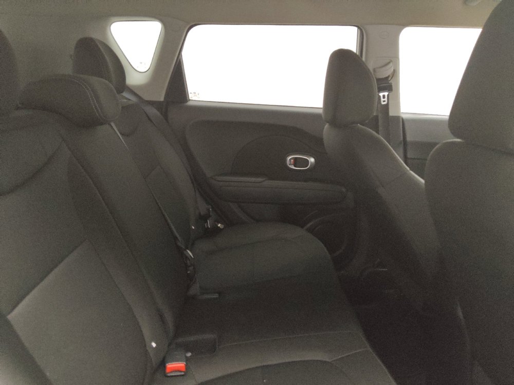 Used 2016 Kia Soul FWD image 19