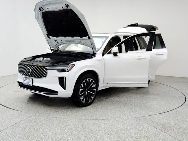 New 2026 Volvo XC90 T8 Plus w/ Protection Package Premier image 9