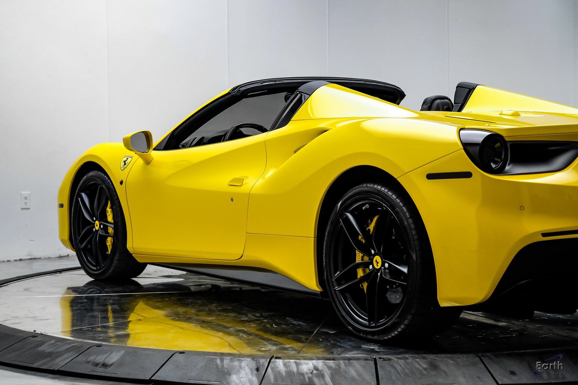 Used 2017 Ferrari 488 Spider image 16