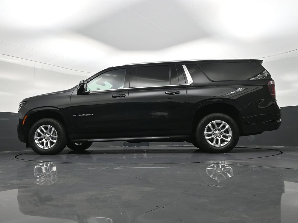 Used 2025 Chevrolet Suburban LS RWD image 29