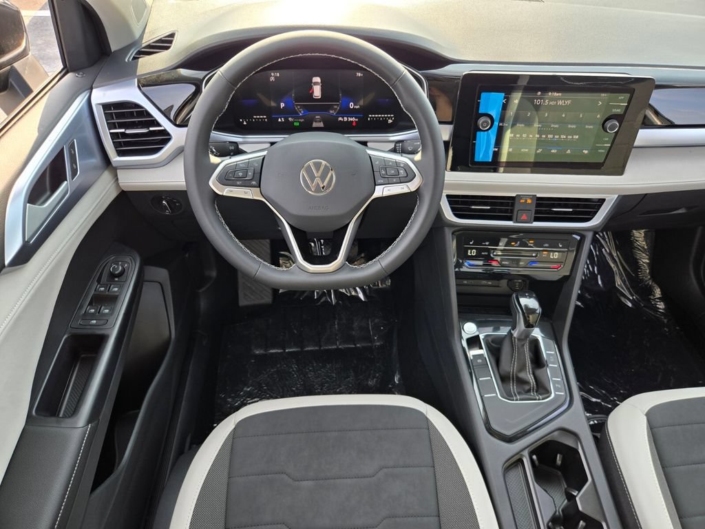 New 2026 Volkswagen Taos SE FWD image 7