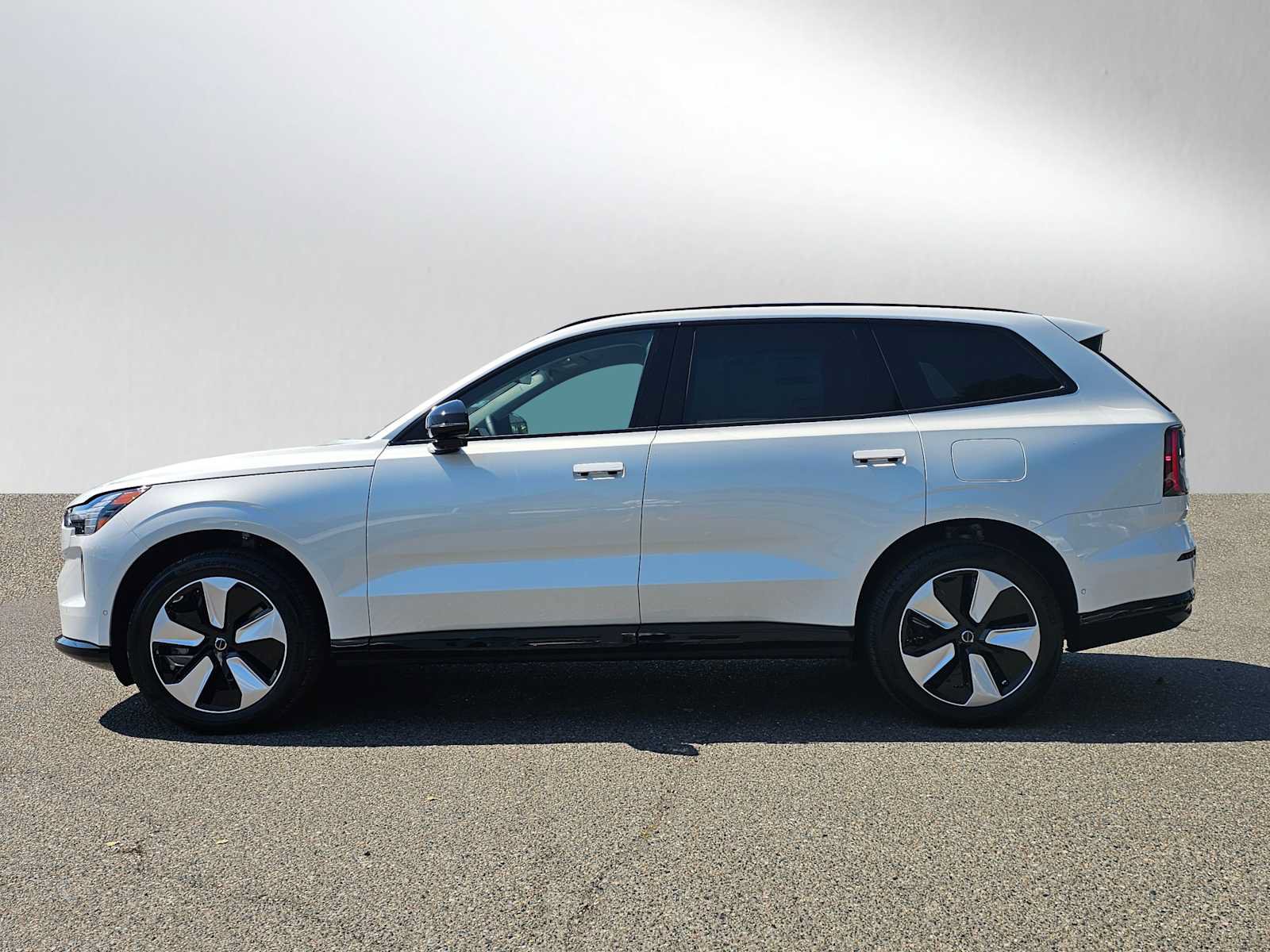 New 2025 Volvo EX90 Plus AWD/4WD image 6