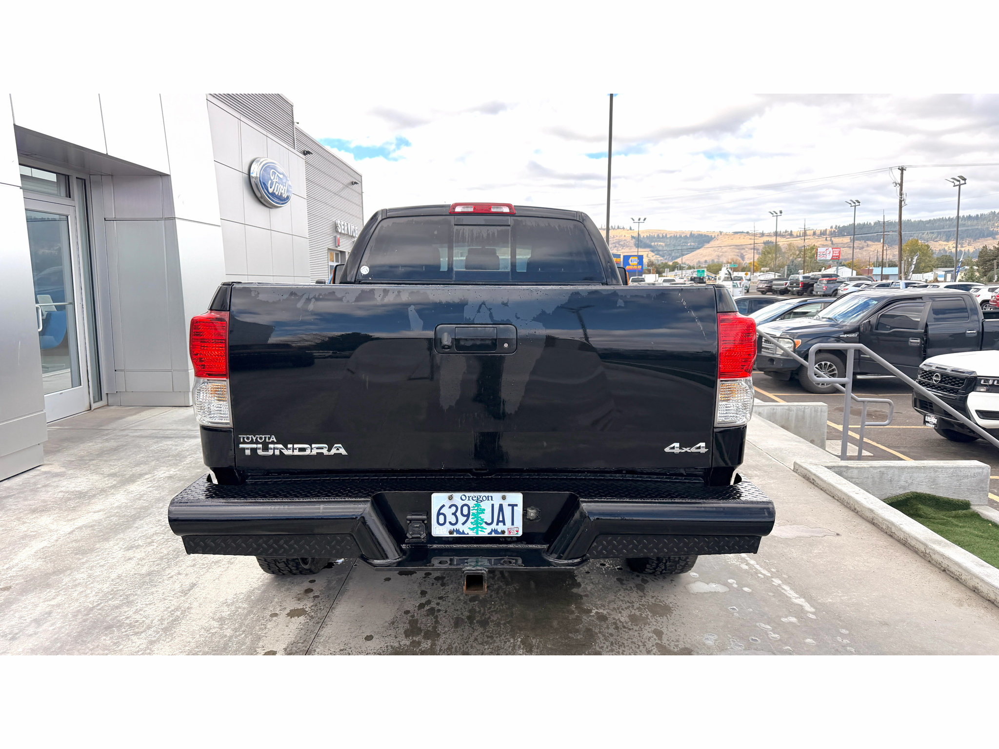 Used 2010 Toyota Tundra 4x4 Double Cab w/ TRD Off-Road Pkg image 4