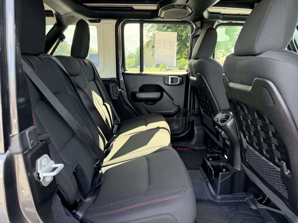 Used 2019 Jeep Wrangler Unlimited Rubicon w/ LED Lighting Group AWD/4WD image 10