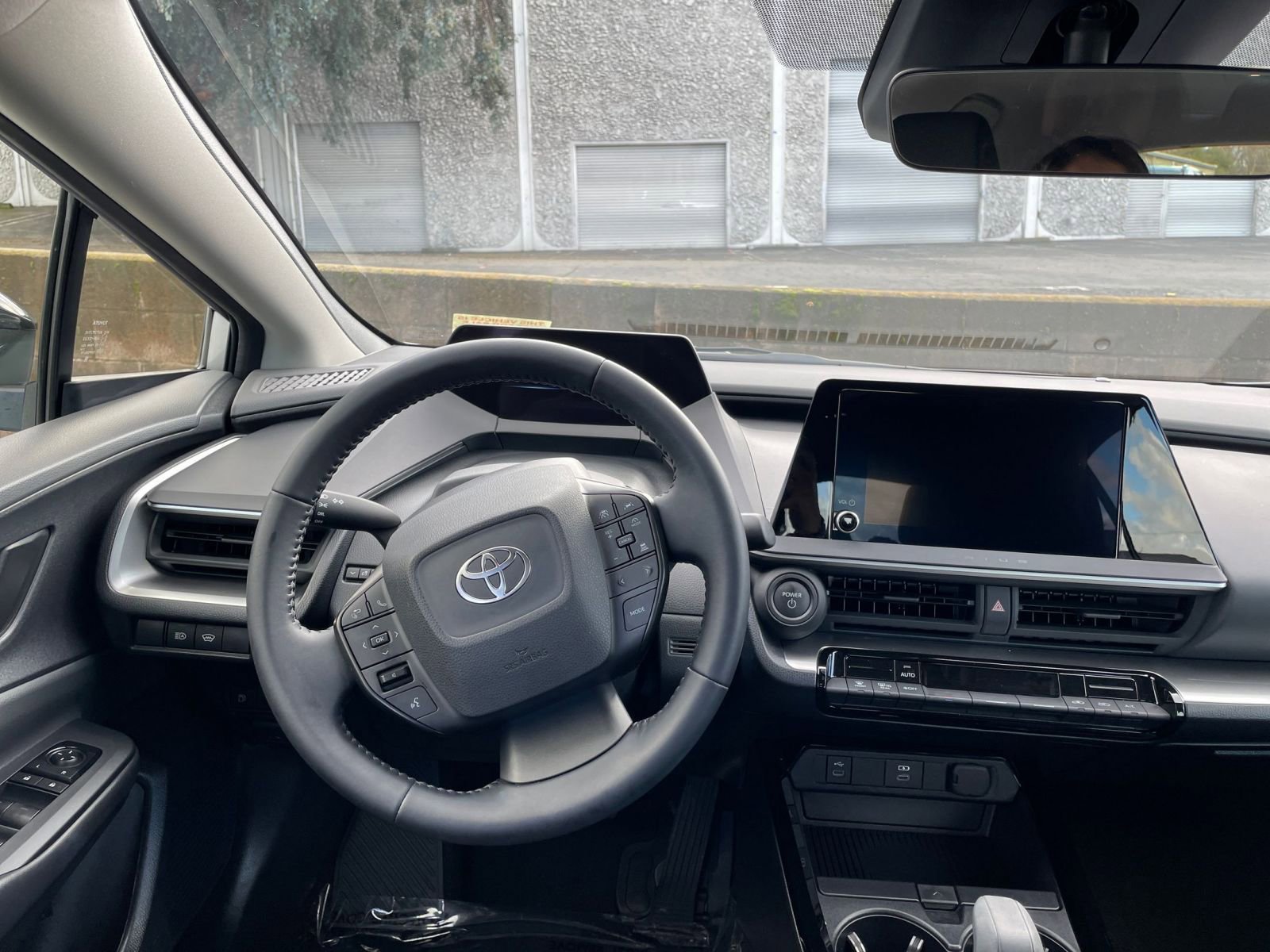 Used 2025 Toyota Prius LE image 34