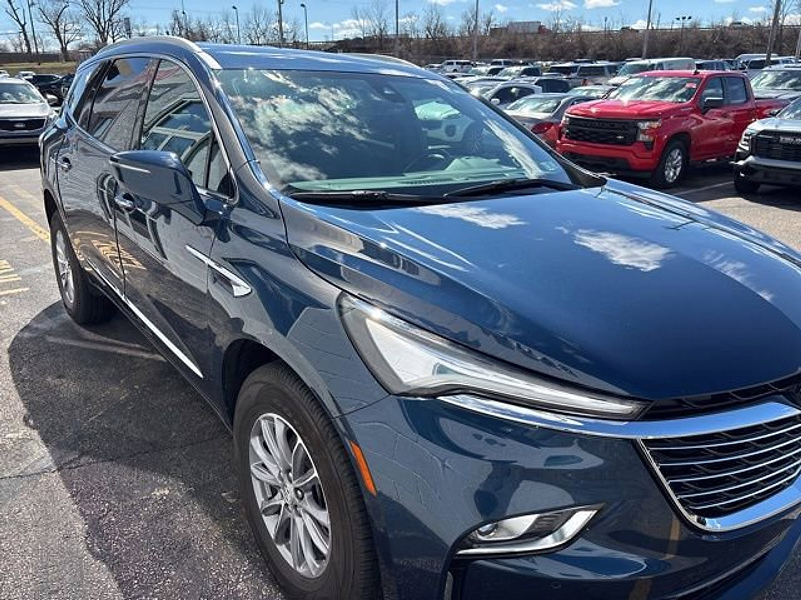 Used 2024 Buick Enclave Essence image 10