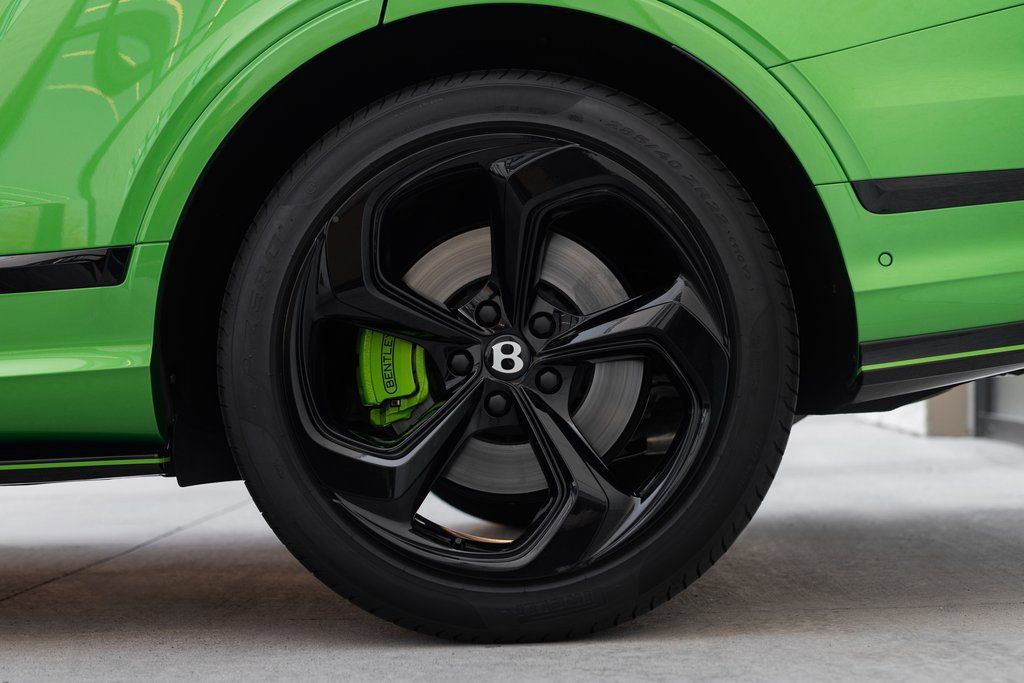Used 2025 Bentley Bentayga image 10