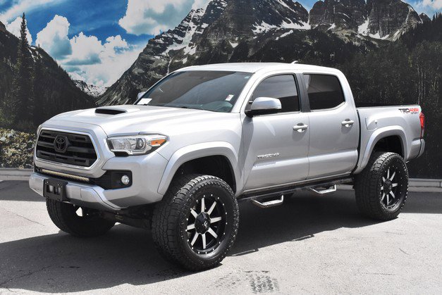 Used 2016 Toyota Tacoma TRD Sport w/ Towing Package AWD/4WD image 6