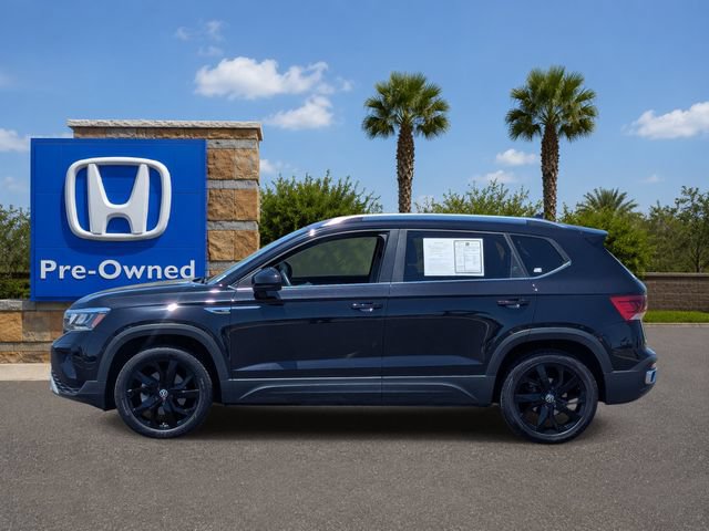 Used 2023 Volkswagen Taos SE w/ Black Wheel Package FWD image 3