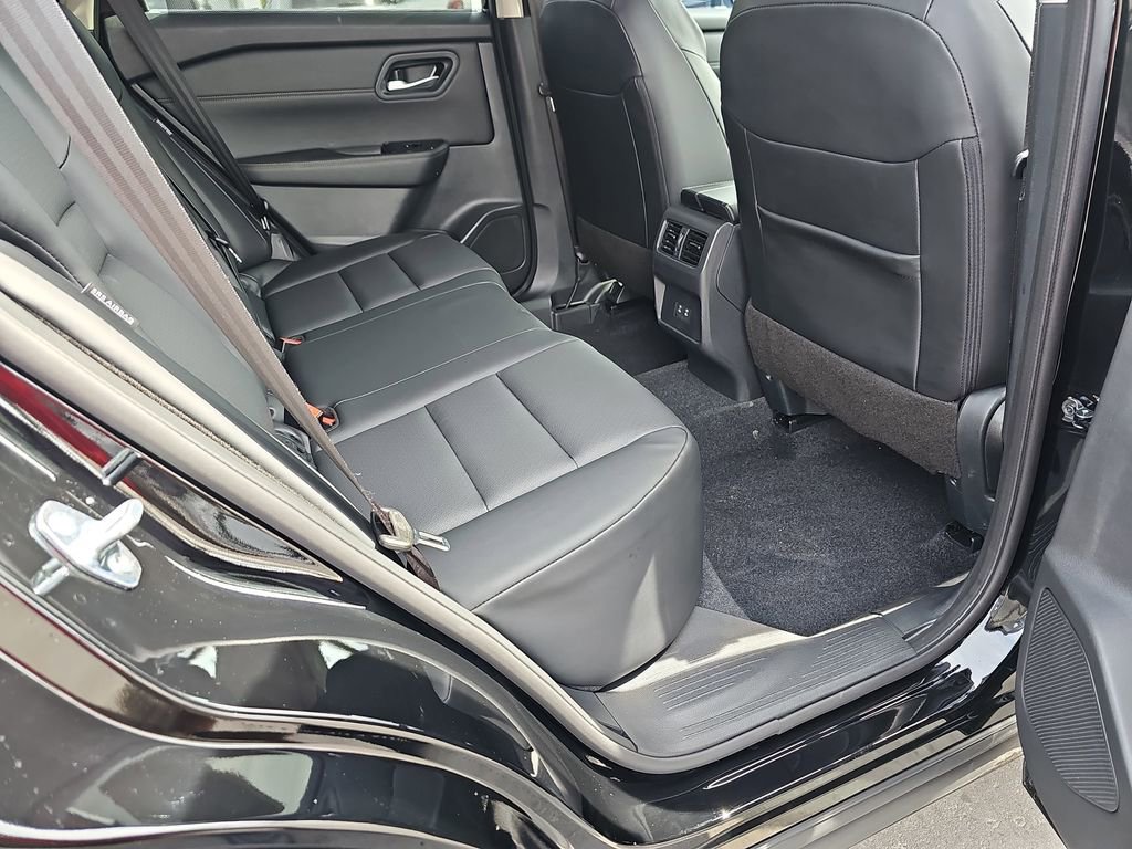 Used 2025 Nissan Rogue SV w/ SV Premium Package image 14