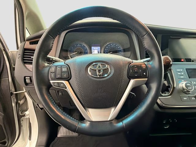 Used 2017 Toyota Sienna Limited Premium image 9