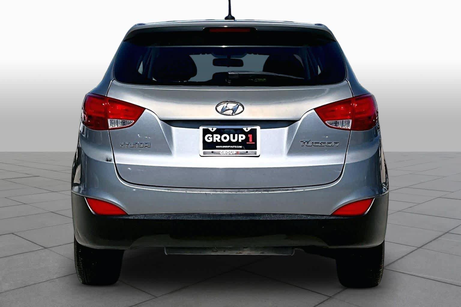 Used 2010 Hyundai Tucson GLS FWD image 4