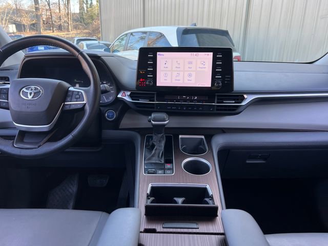 Used 2021 Toyota Sienna XLE image 15