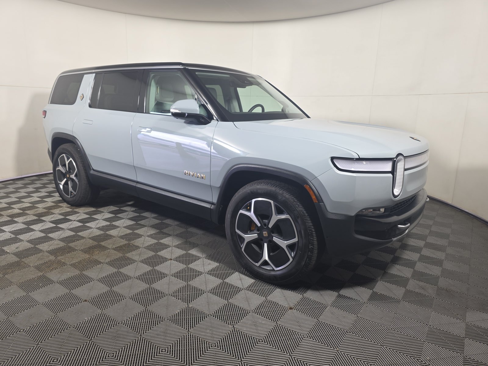 Used 2024 Rivian R1S Adventure Quad AWD/4WD image 41