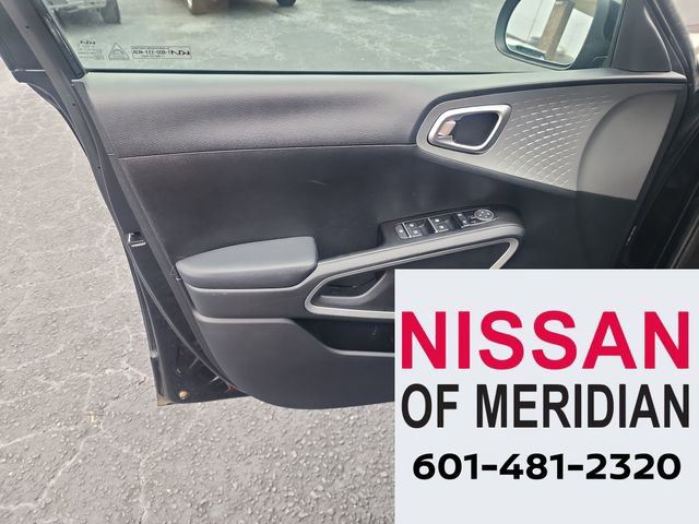 Used 2023 Kia Soul LX image 9