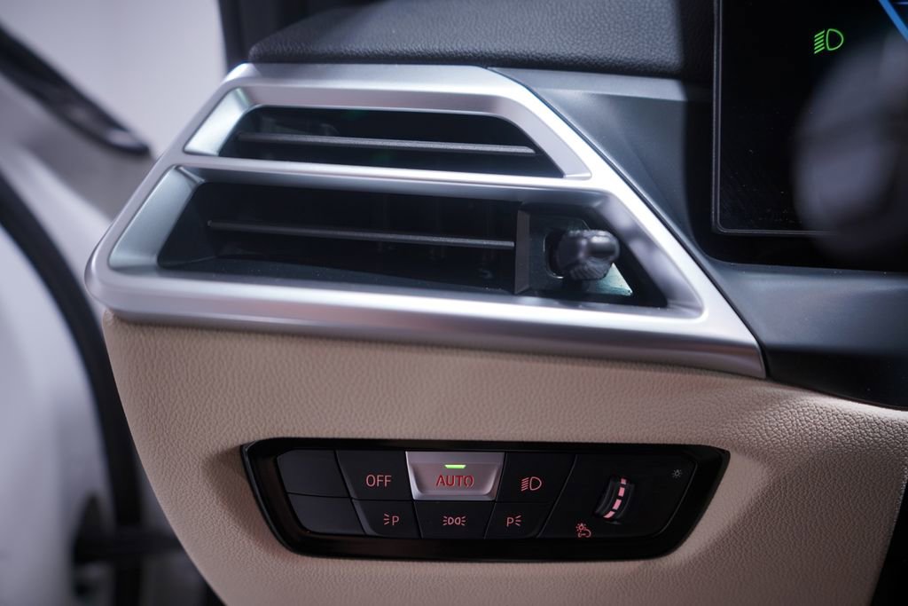 Used 2025 BMW 330i xDrive Sedan image 19