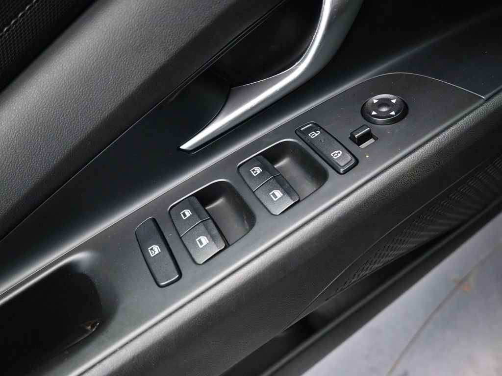 Used 2024 Hyundai Elantra SEL image 18