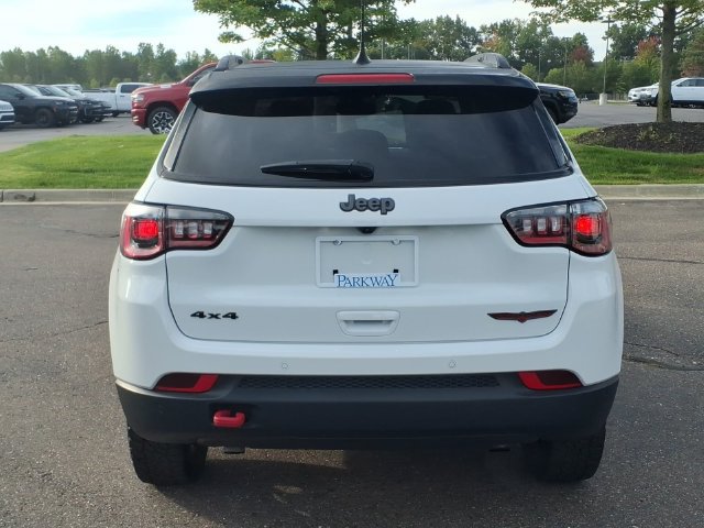 Certified 2025 Jeep Compass Trailhawk w/ Sun & Sound Group AWD/4WD image 5