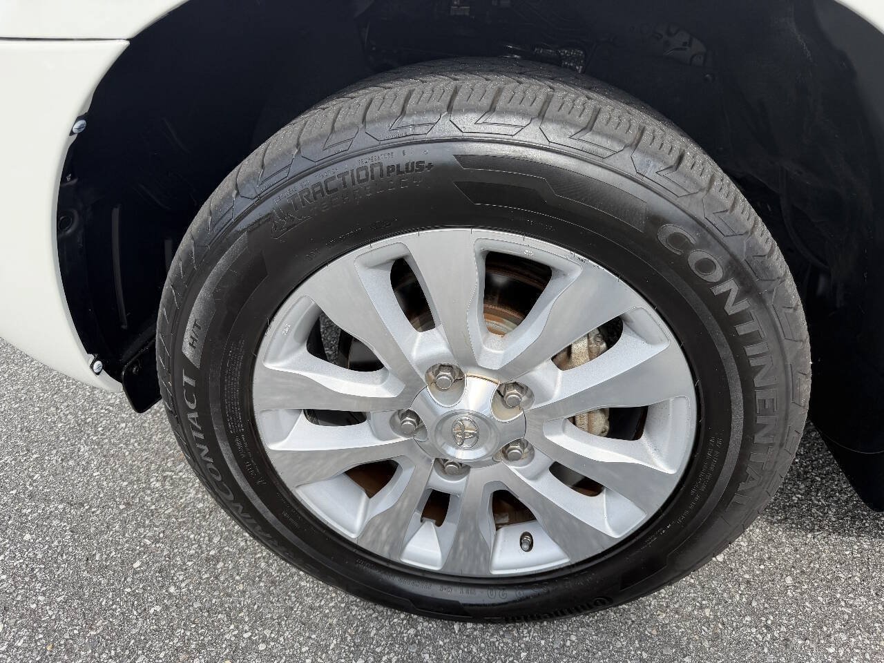 Used 2014 Toyota Sequoia Platinum AWD/4WD image 28