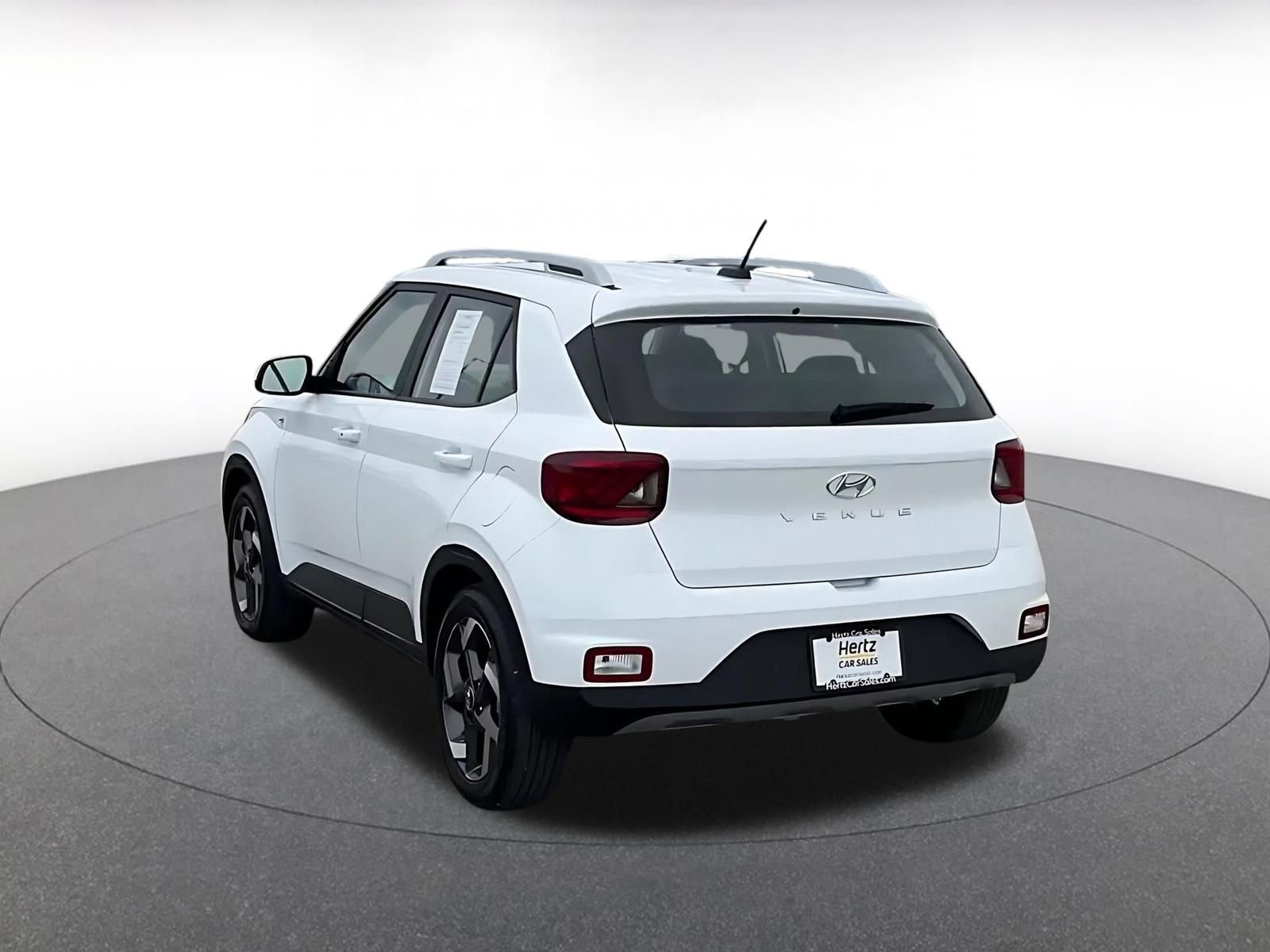 Used 2025 Hyundai Venue SEL image 11