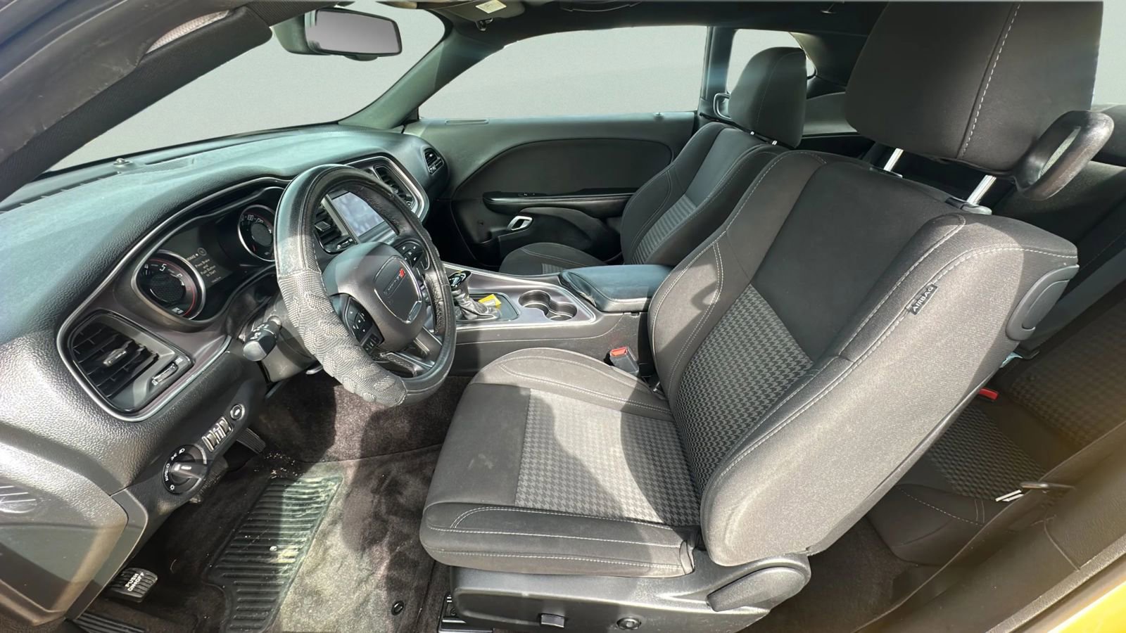 Used 2018 Dodge Challenger SXT image 17