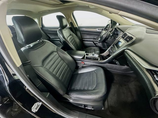 Used 2017 Ford Fusion SE w/ Equipment Group 202A image 8