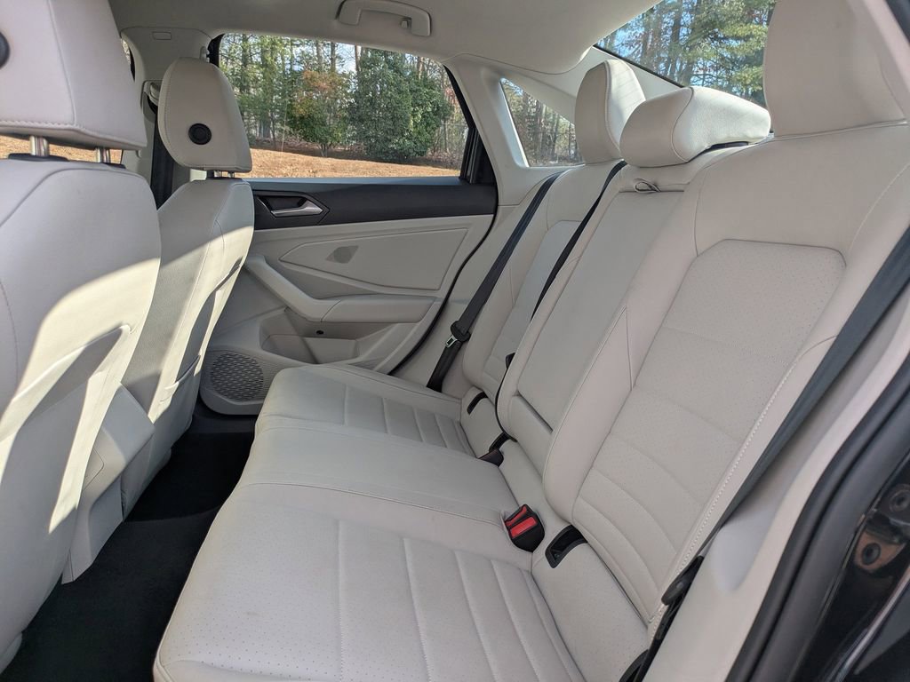 Used 2023 Volkswagen Jetta SE image 13