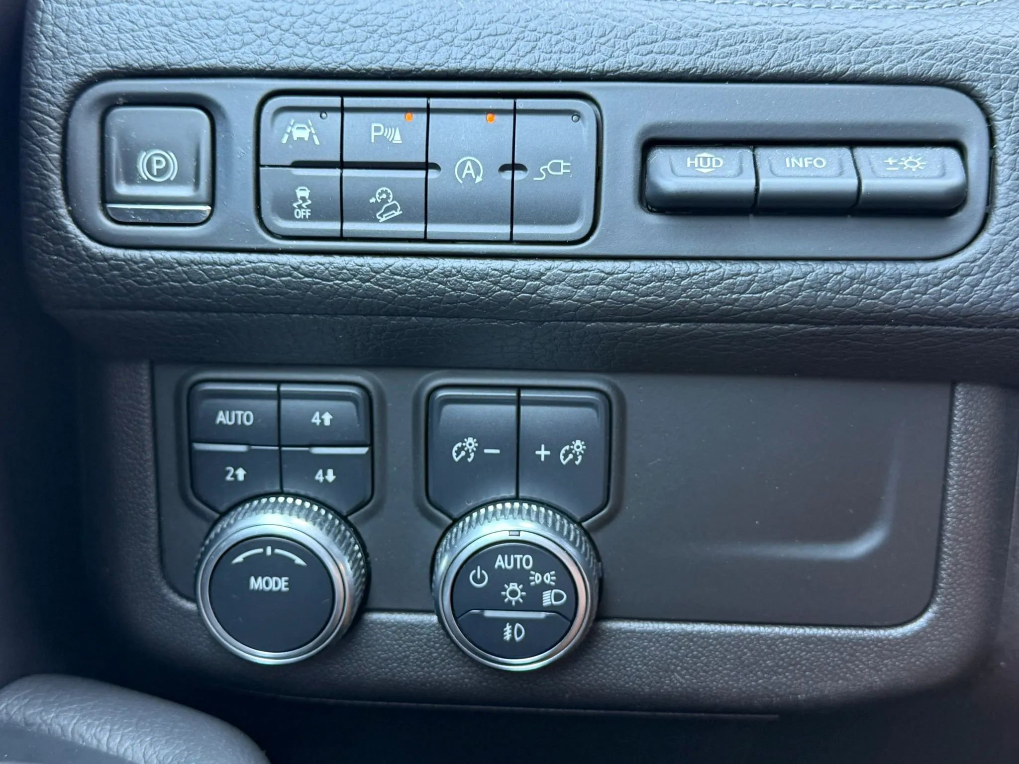 Used 2021 GMC Yukon Denali AWD/4WD image 25