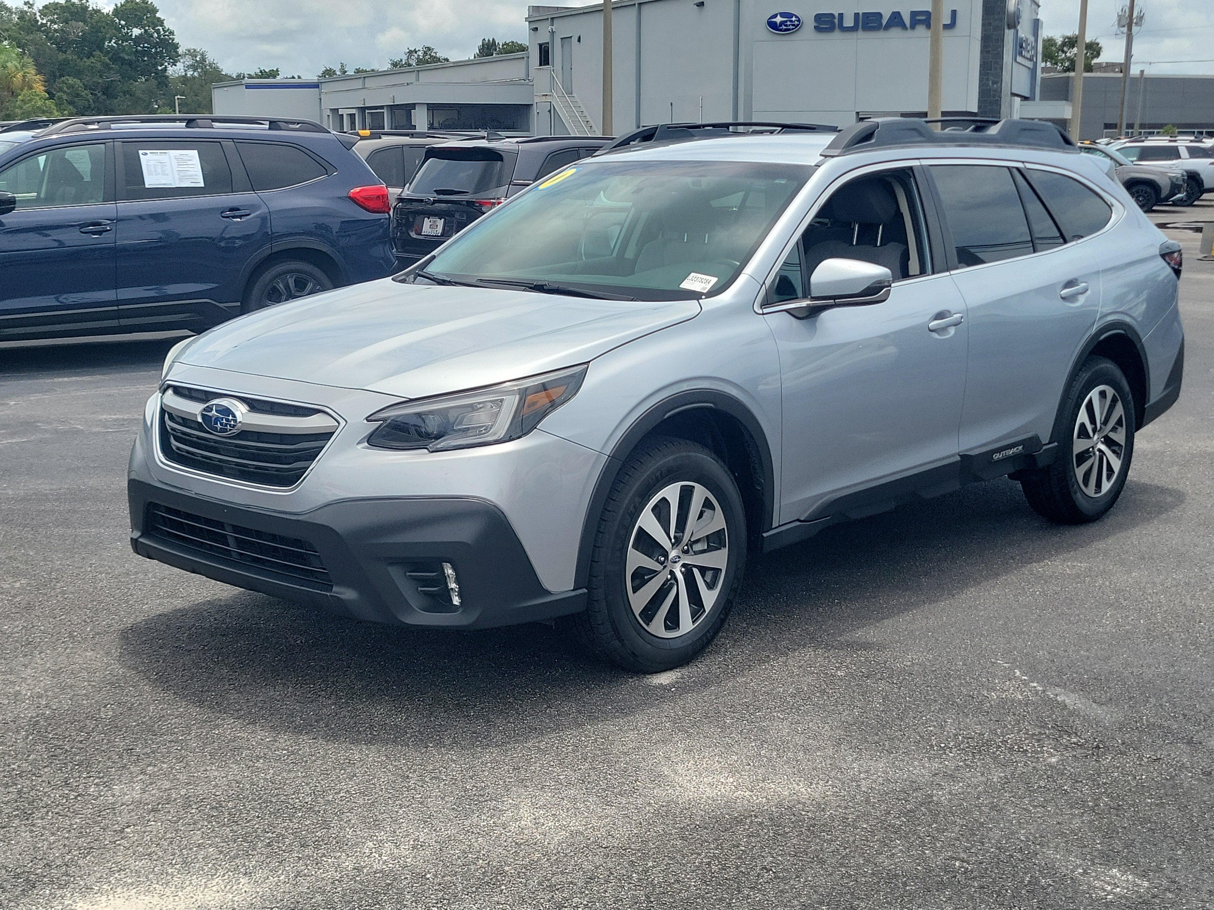 Used 2020 Subaru Outback Premium AWD/4WD image 3