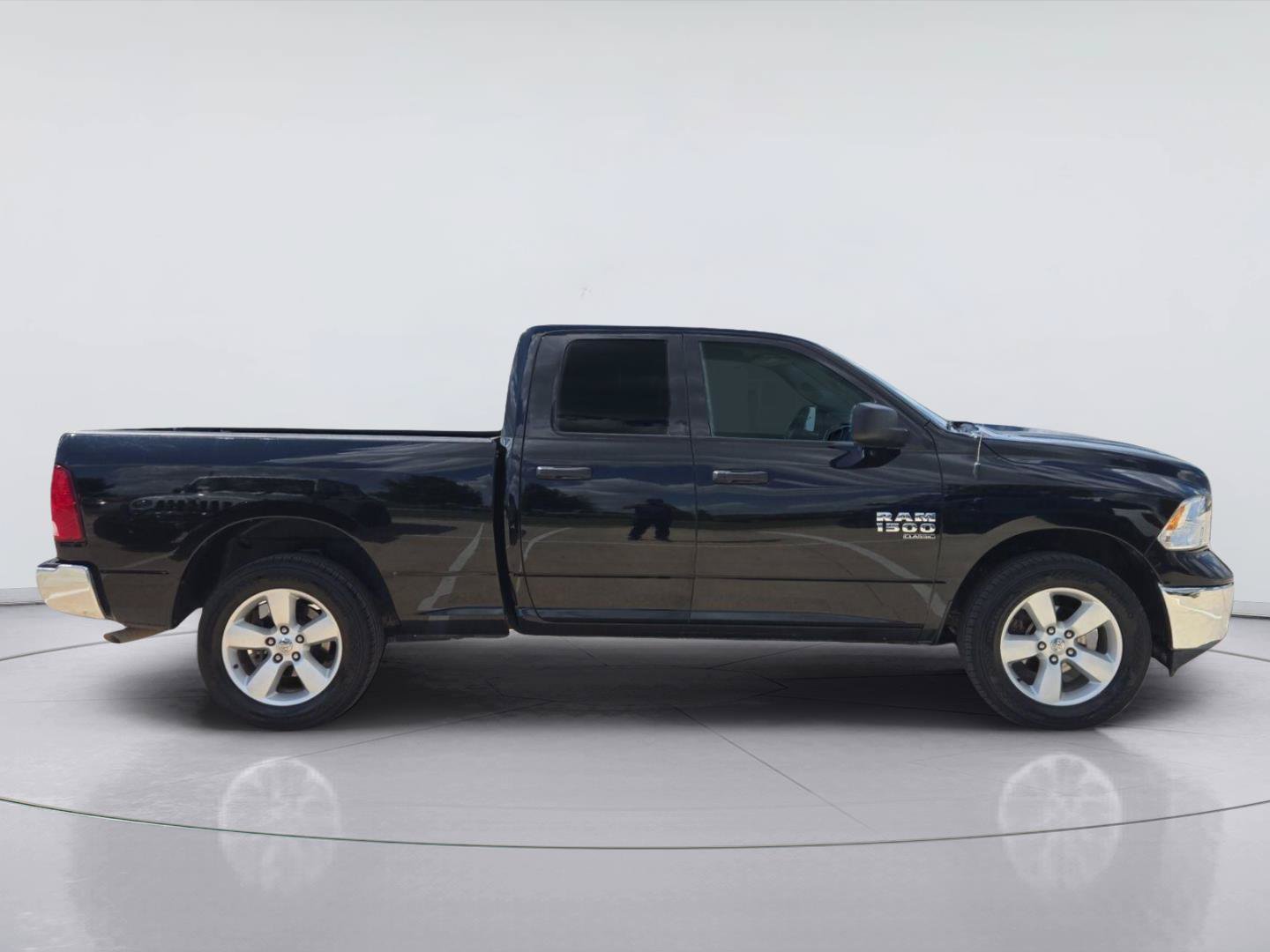 Used 2024 RAM 1500 Classic SLT AWD/4WD image 6