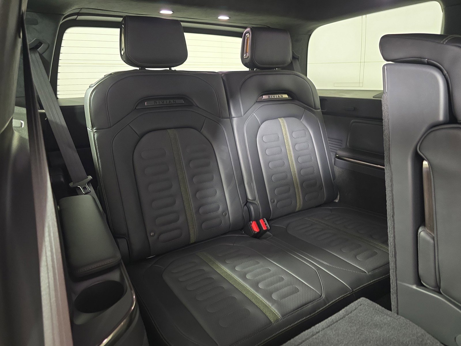 Used 2022 Rivian R1S Launch Edition image 22