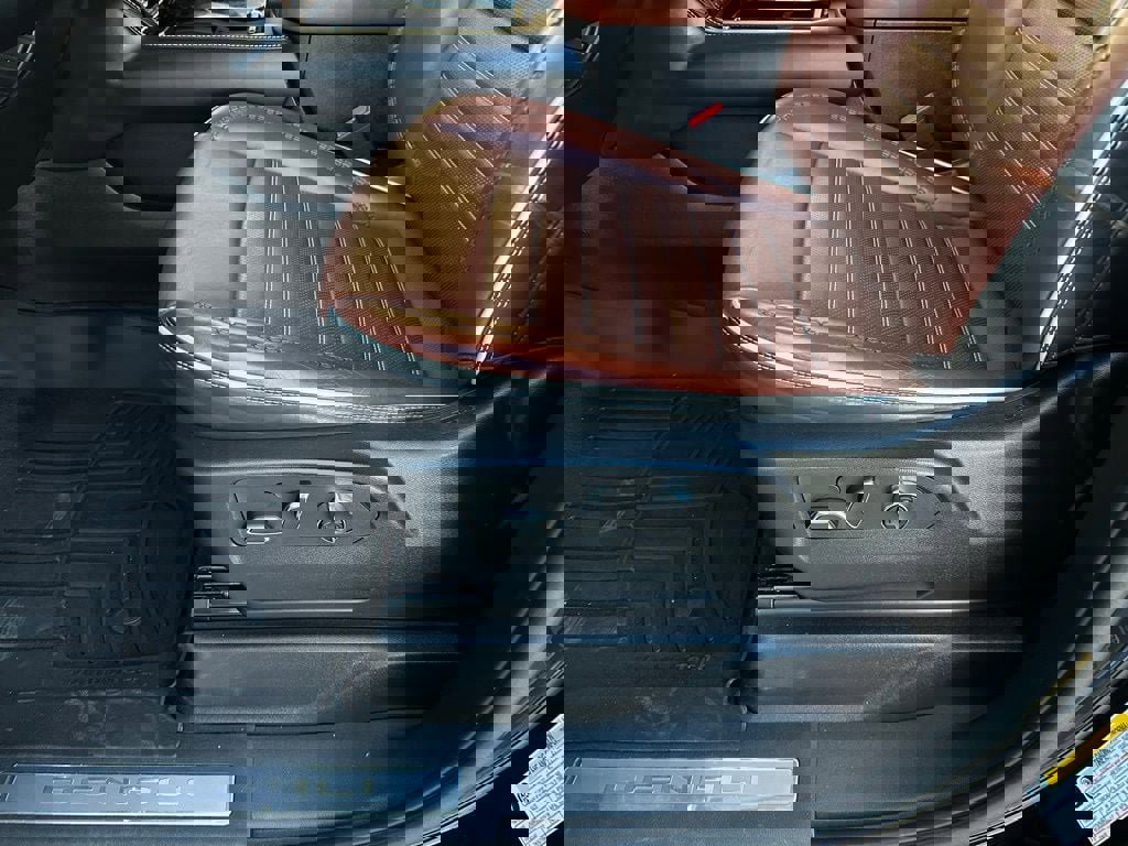 Used 2023 GMC Yukon Denali Ultimate image 13