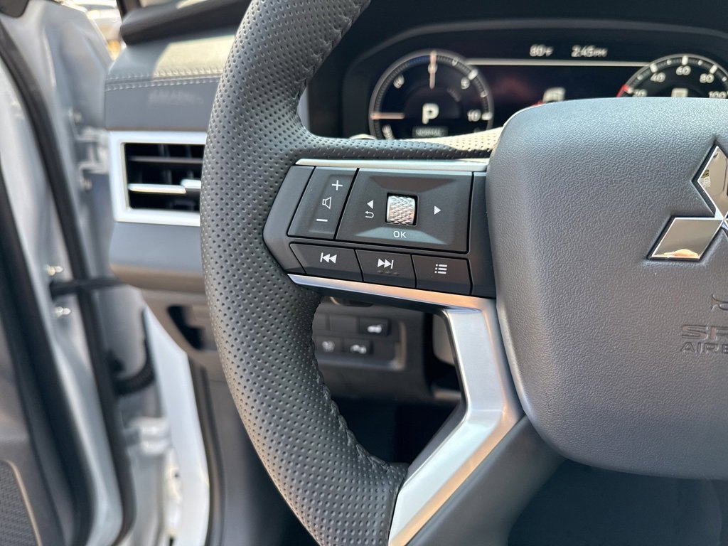 New 2025 Mitsubishi Outlander SE image 33