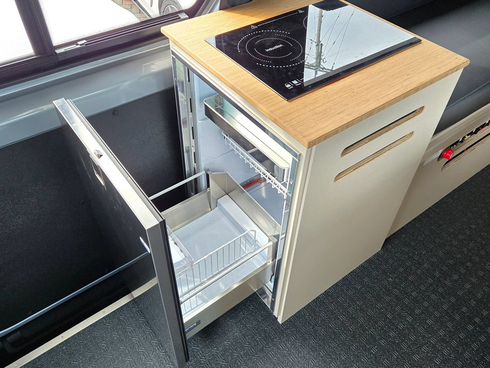 Used 2025 Mercedes-Benz Sprinter 2500 image 35