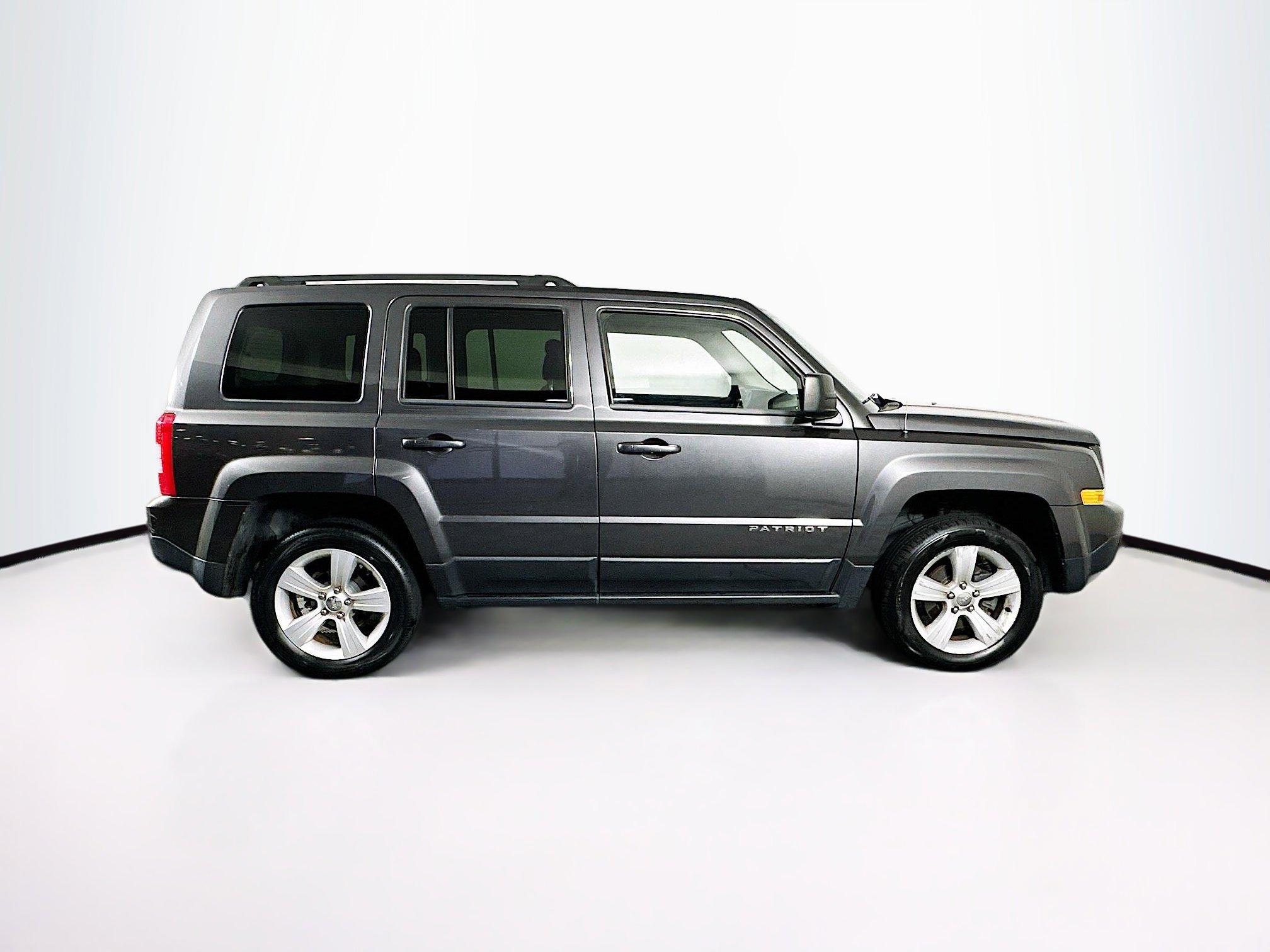 Used 2015 Jeep Patriot Latitude AWD/4WD image 10