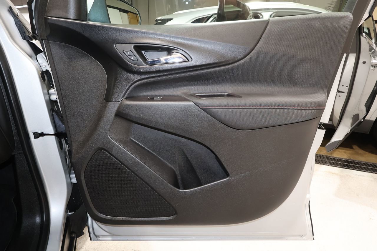 Used 2022 Chevrolet Equinox RS w/ Infotainment Package image 18