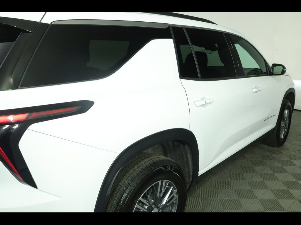 Used 2025 Chevrolet Traverse LT AWD/4WD image 41