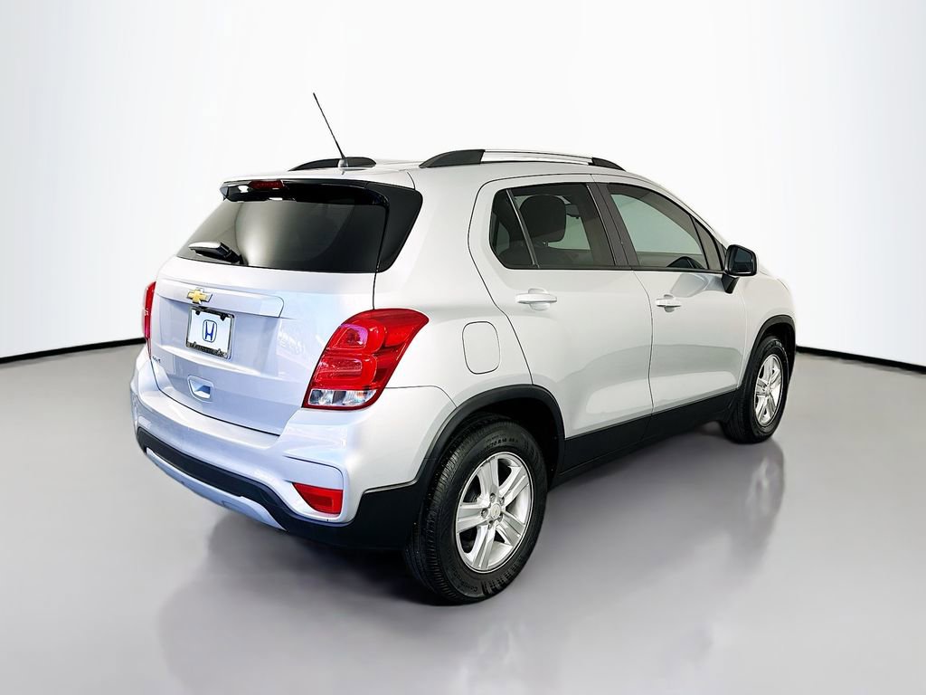 Used 2021 Chevrolet Trax LT w/ LT Convenience Package image 5