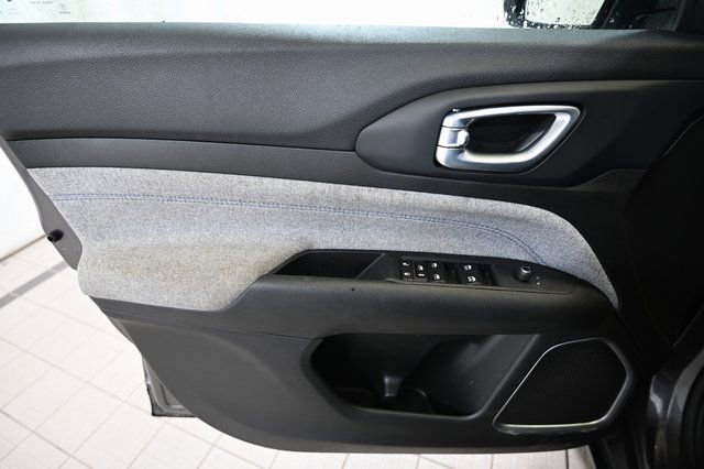 Used 2024 Jeep Compass Latitude image 21