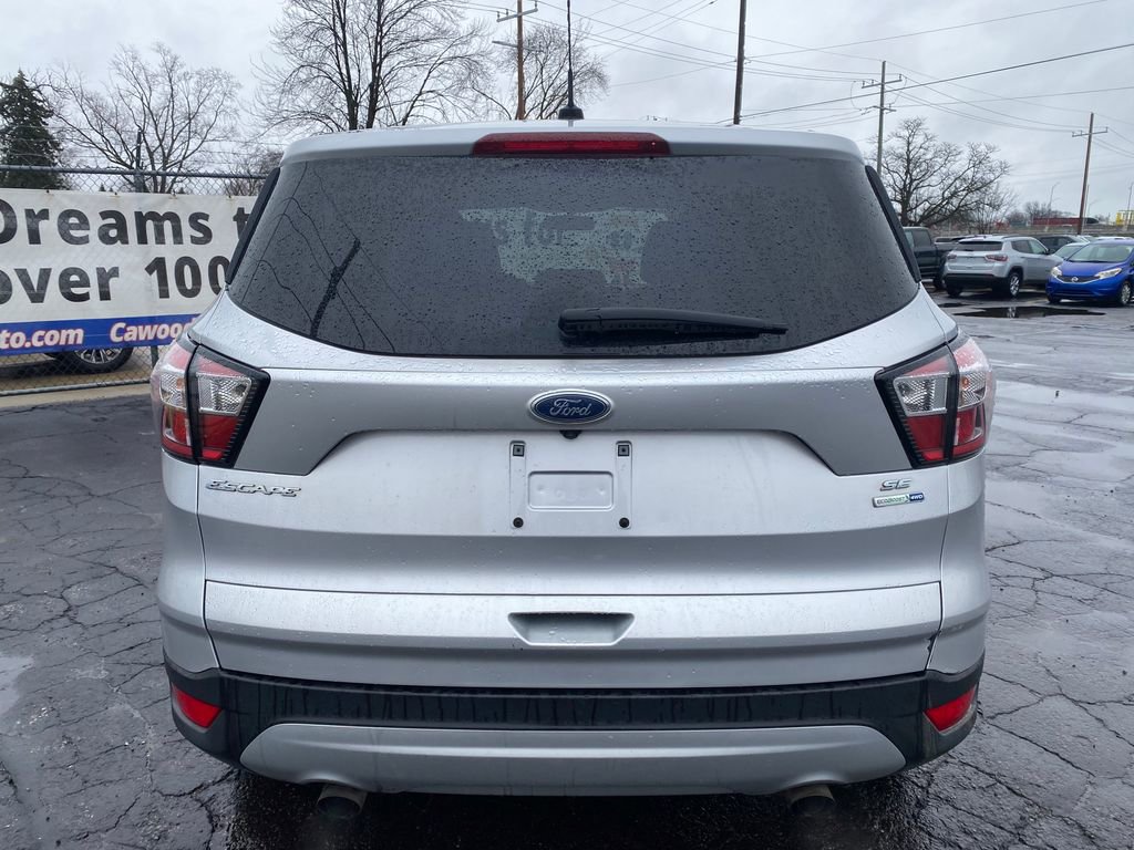 Used 2017 Ford Escape SE image 3
