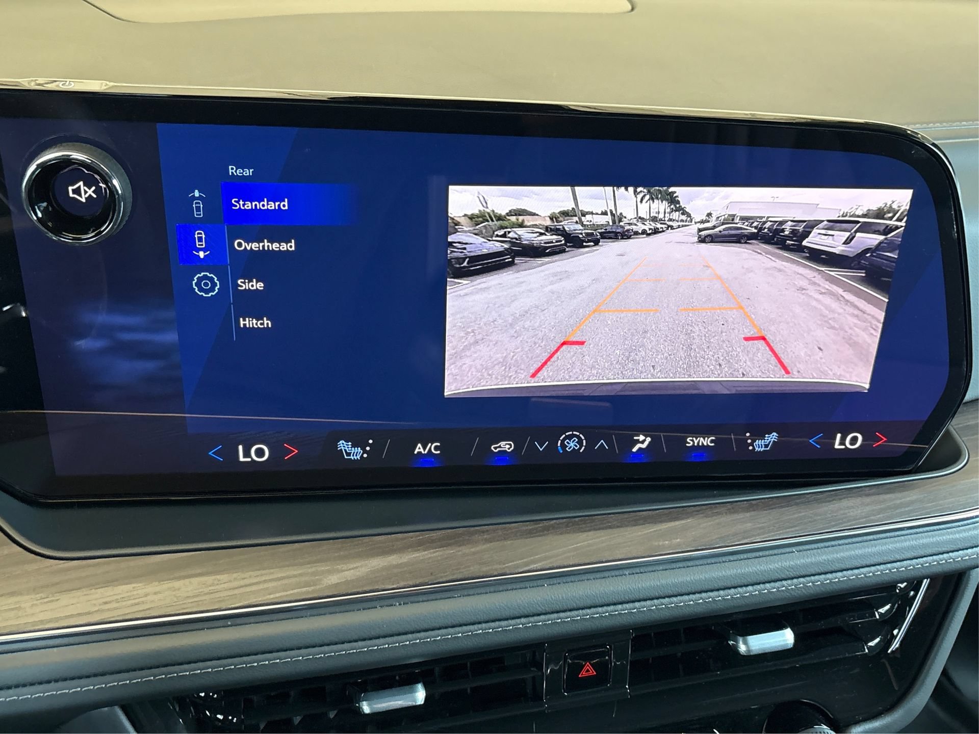 Used 2025 Chevrolet Suburban LT RWD image 24
