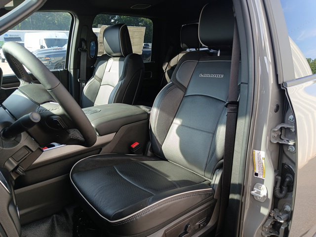 New 2026 RAM 4500 4x4 Crew Cab DRW w/ Laramie Trim Package image 38