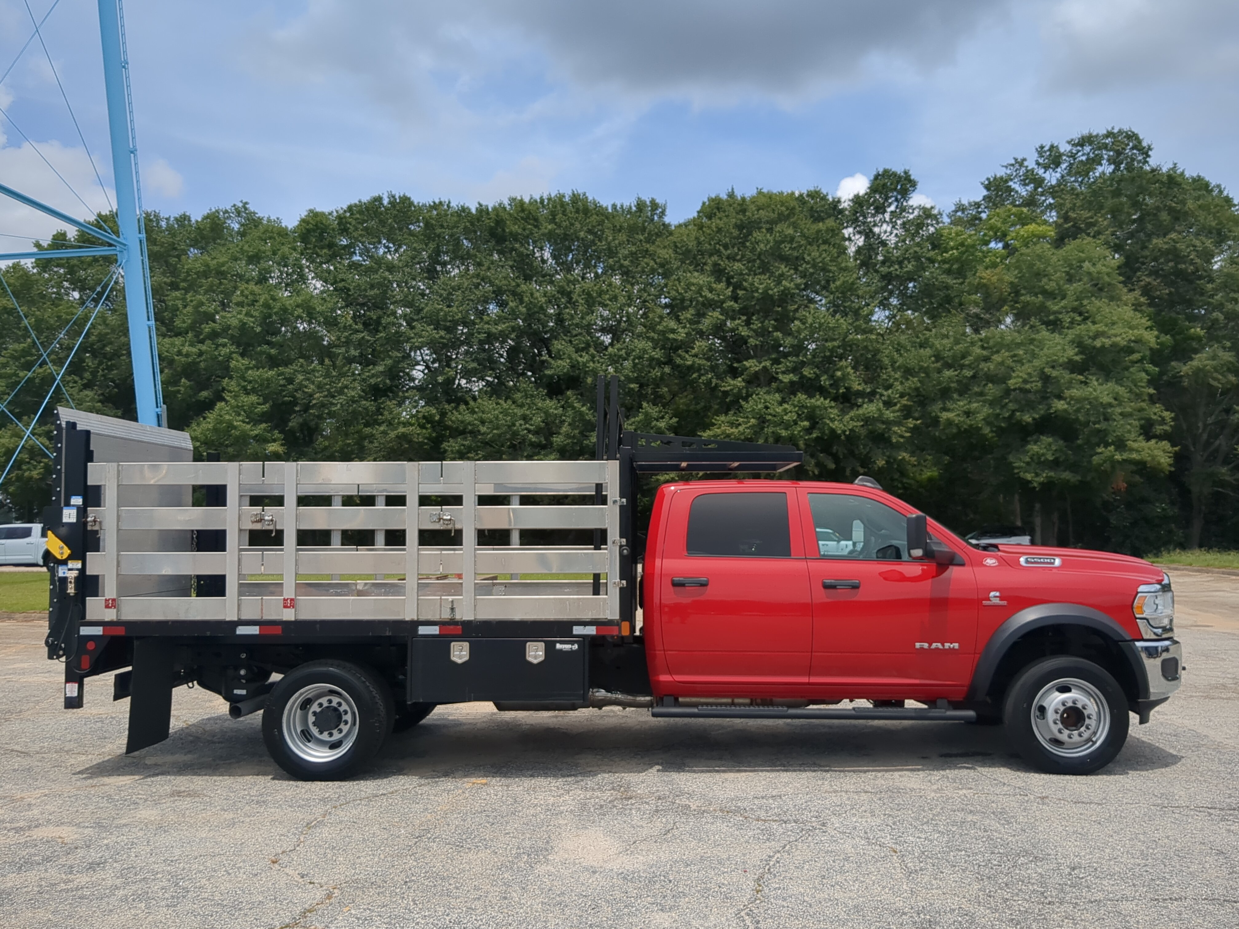 Used 2022 RAM 5500 Tradesman w/ Chrome Appearance Group RWD image 2