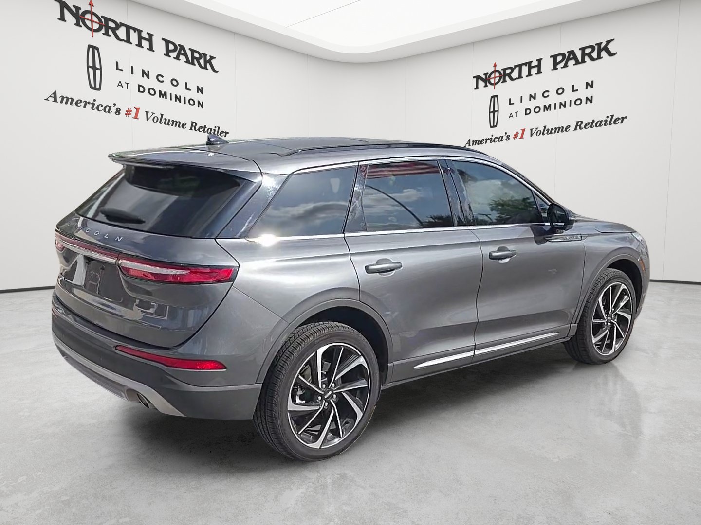New 2026 Lincoln Corsair Reserve FWD image 5