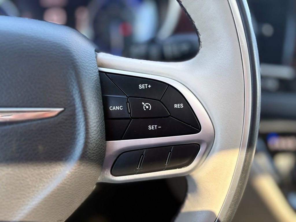 Used 2017 Chrysler Pacifica Limited w/ UConnect Theater Package image 15